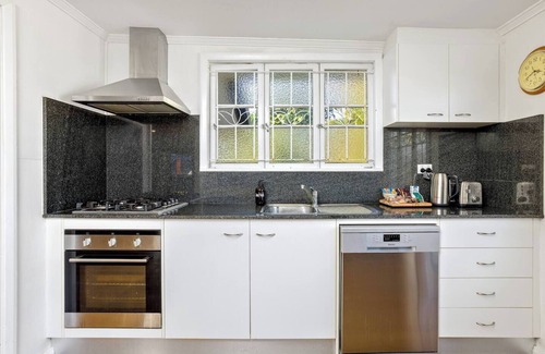 Manunda House | Palm Paradise Garden Getaway near Cairns