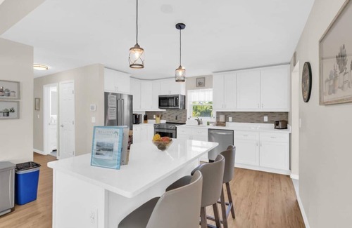 Sarasota Villa | Palm Paradise: Near Siesta Key Beach, Heated Salt Water Pool by Gulf Coast Holiday Homes