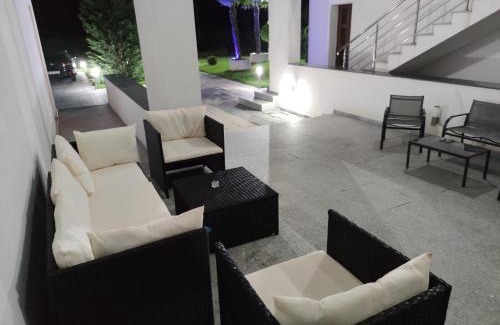 Sebes House | Palm Rezidential