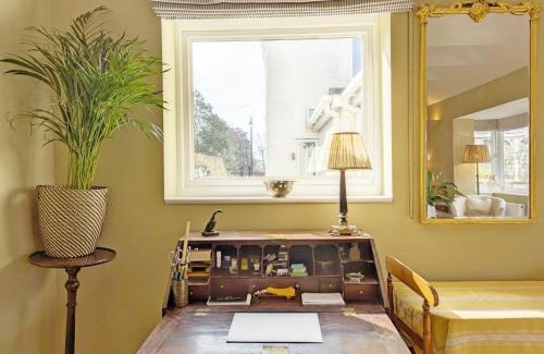 Fishbourne House | Palm Tree Cottage