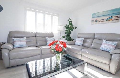 Holywell House | Palm View