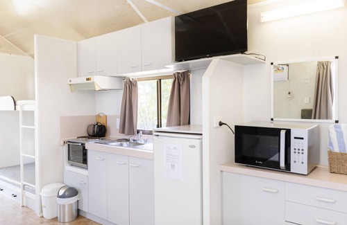 Bowen Apartment | Palm View Holiday Apartments