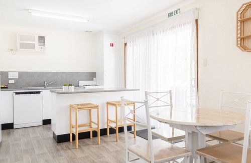 Bowen Apartment | Palm View Holiday Apartments