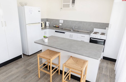 Bowen Apartment | Palm View Holiday Apartments