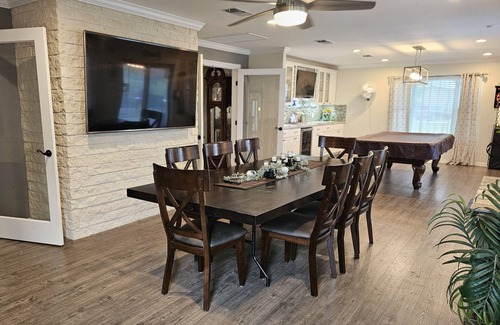 Creedmoor House | ⭐️⭐️ PALMER HOUSE- BIG BACKYARD - POOL TABLE -PERFECT 4 LARGE FAMILIES/FRIENDS