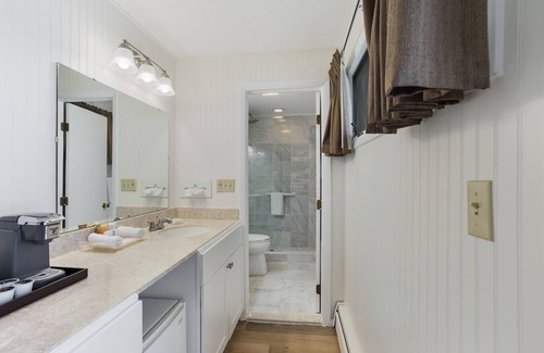Manchester Center Resort | Palmer House Resort - Deluxe Two Double Beds 1
