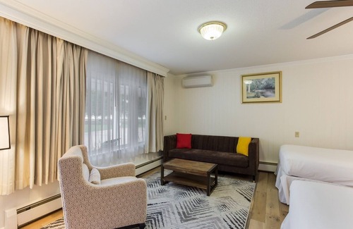 Manchester Center Resort | Palmer House Resort - Deluxe Two Double Beds 3