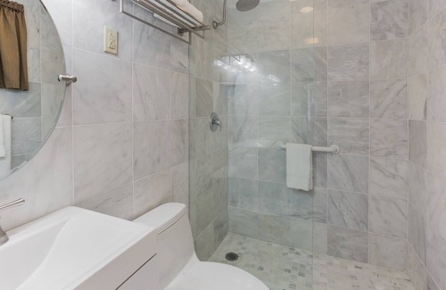Manchester Center Resort | Palmer House Resort - Deluxe Two Double Beds 3