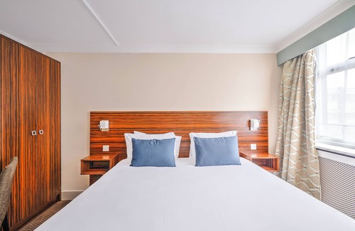 Emerson Park Hotel | Palms Hotel & Retreat By Palette London Romford