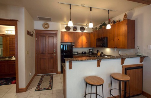 Mountain Village Cottage | Palmyra 4G by Avantstay Close to the Slopes & Town!