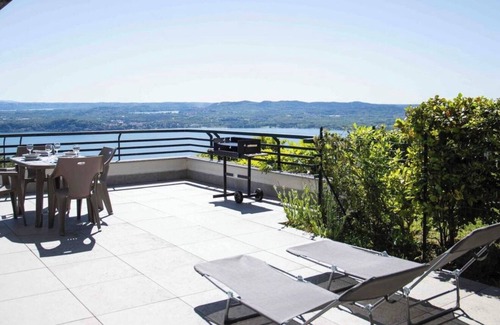 Massino Visconti House | PANORAMA - Apartment with lake view terrace and private garden