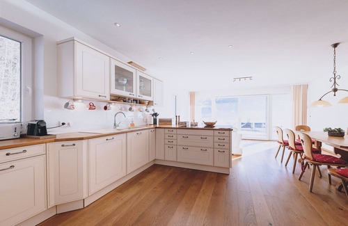 Zell am See Ski Chalet | Panorama Chalet Schmittendrin, lake view & garden