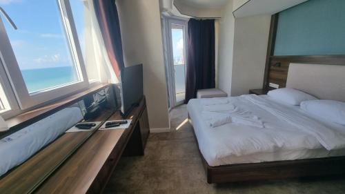 New Boulevard Apartment | Panoramic 100 meters from the sea 26th floor