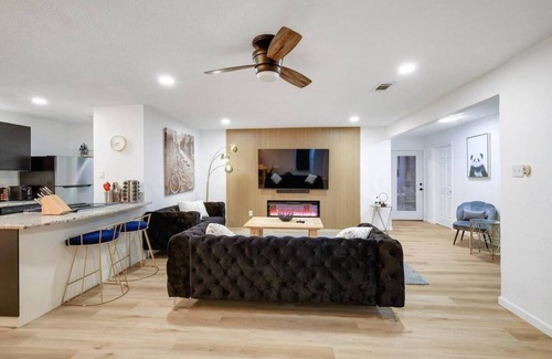 White Rock Hills House | Panoramic 4BR/3B Home with Pool, Grill, Sauna & Game Room