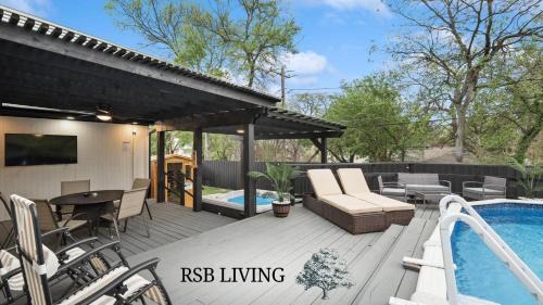 White Rock Hills House | Panoramic 4BR 3BA Holiday Home with Pool, Grill, Sauna & Game Room