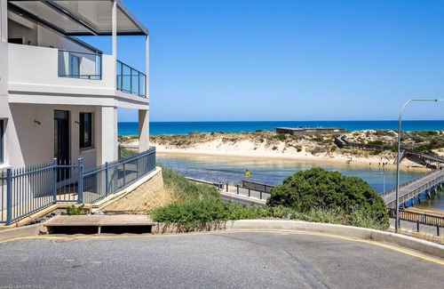 Port Noarlunga South House | Panoramic Ocean View Holiday Home Port Noarlunga Sth