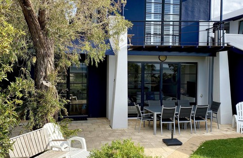 Dunsborough Villa | Panoramic Bay Views - Pet friendly & only a 5 minute stroll to town