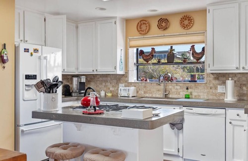 Baywood Park House | Panoramic Estuary View Home - monthly only