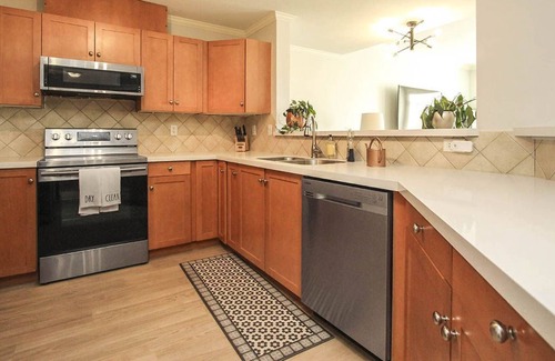 North End Resort | Panoramic Lake View Fabulous 2-storey Townhome in Discovery Bay Resort