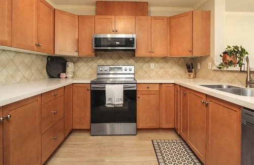 North End Resort | Panoramic Lake View Fabulous 2-storey Townhome in Discovery Bay Resort