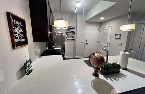 Lenox Apartment | Panoramic Penthouse Views - Two 15ft Balconies