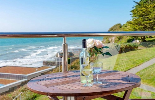 Seaton Apartment | Panoramic Sea Views from this 2 Bedroom Cornish Townhouse