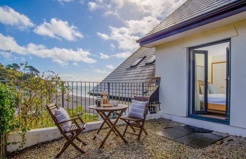 Seaton Apartment | Panoramic Sea Views from this 2 Bedroom Cornish Townhouse