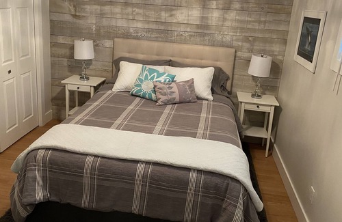 Courtenay Apartment | Panoramic view, 1 BR suite, NEW living room and patio!