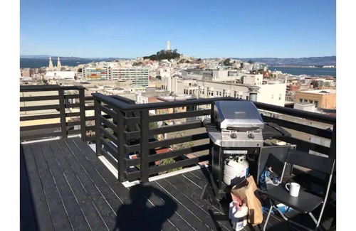 Nob Hill House | Panoramic view Nob Hill flat w deck