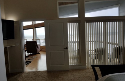 Bandon House | PANORAMIC VIEW OF THE OCEAN LUXURY HOME 2700 sq/ft 1 LEVEL PETFREE