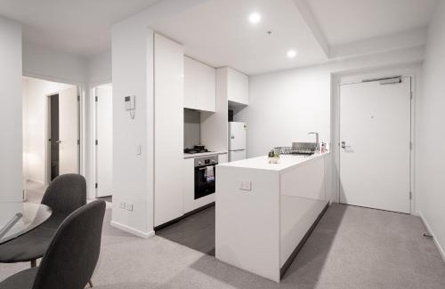 Footscray Apartment | Panoramic Views 2br With Pool And Free Carpark