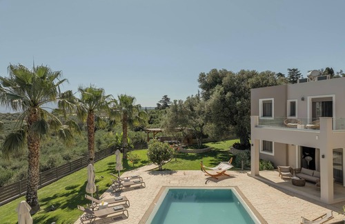 Geropotamos Villa | Panoramic Views, heated pool & barbecue!