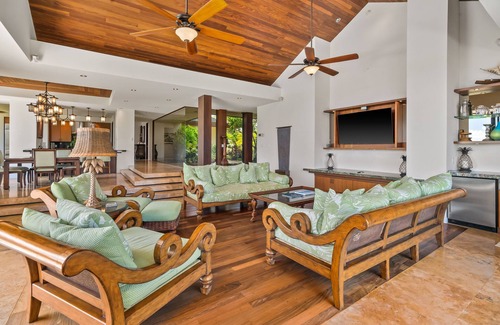 Kaiulani House | Panoramic views of Anini Beach w/pool & hot tub $15K/month
