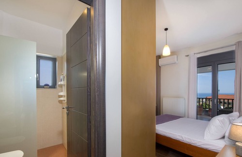Galatas House | Panoramic views over the sea! fully equipped maizonatte suitable for families!!