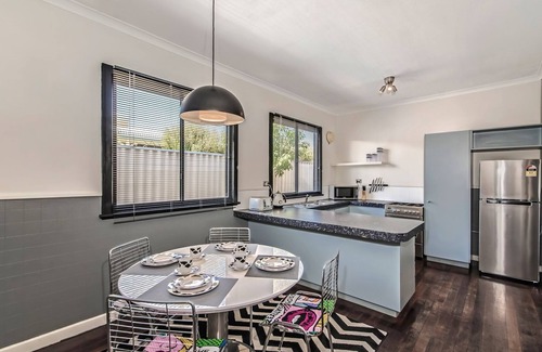 Quinns Rocks Cottage | Panoramique - holiday home with a view