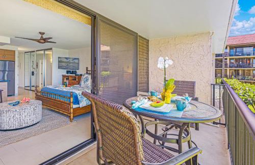 Historic Lahaina Front Street Apartment | Papakea OceanView Studio condo