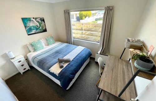 Papamoa Beach Apartment | Papamoa Two Rooms & Kitchenette - Dogs welcome