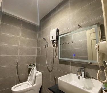 Downtown Ho Chi Minh City Hotel | PAPAYA HOTEL & Café 2