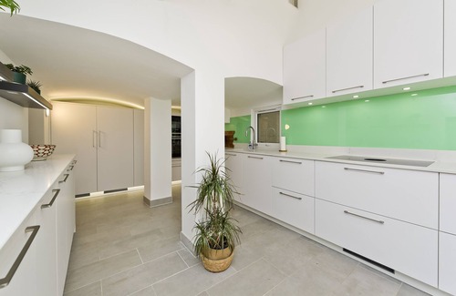 Shaftesbury Apartment | Papillon by UnderTheDoormat