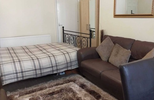 Bradford Hotel | Paradise Apartment- Female Only