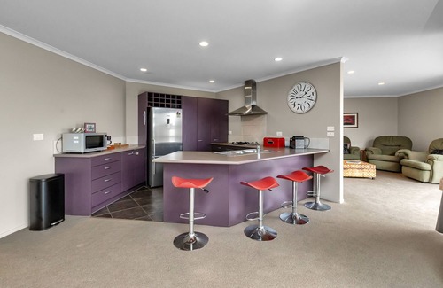 Ruakaka House | Paradise at the Bay - Ruakaka Holiday Home