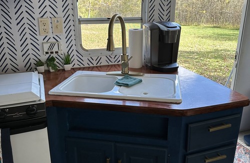 Alton House | Paradise Farm - 1 Bedroom RV