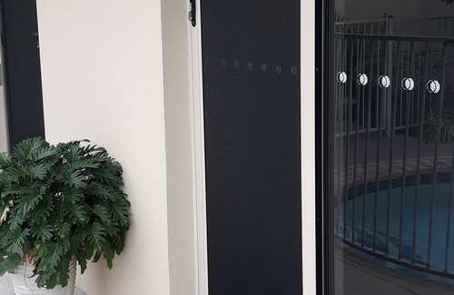 Hollywell Apartment | Paradise Getaway - Easy stroll to restaurants, shops, parklands and beach
