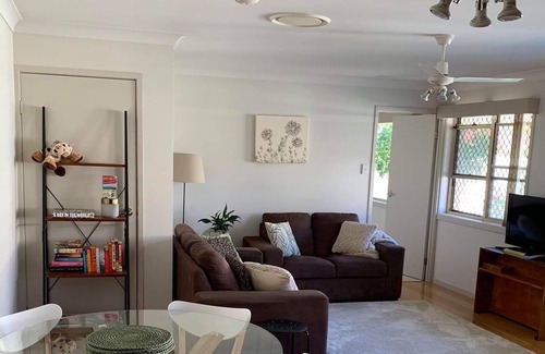 Hollywell Apartment | Paradise Getaway - Easy stroll to restaurants, shops, parklands and beach
