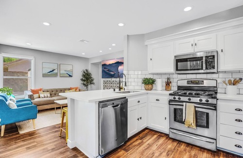 Castaic House | Paradise Getaway near Six Flags with Pool and BBQ!