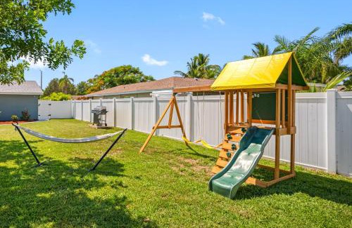 Bradenton House | Paradise Haven- Amazing 4BR Oasis with Pool