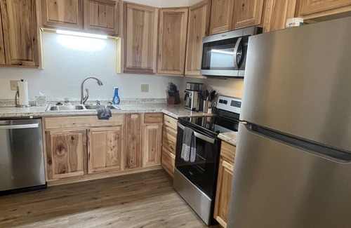 Meeker House | Paradise in Downtown - Downstairs Duplex - Newly Renovated Mountain House.