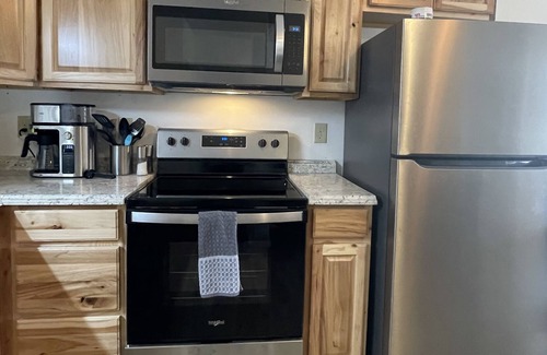 Meeker House | Paradise in Downtown - Downstairs Duplex - Newly Renovated Mountain House.