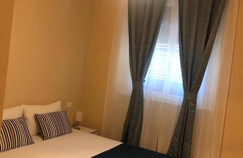Livorno House | Paradise Inn