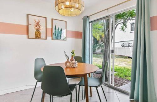 Whitney Beach House | Paradise Palms - Chic Prime Spot Pool BBQ Alfresco